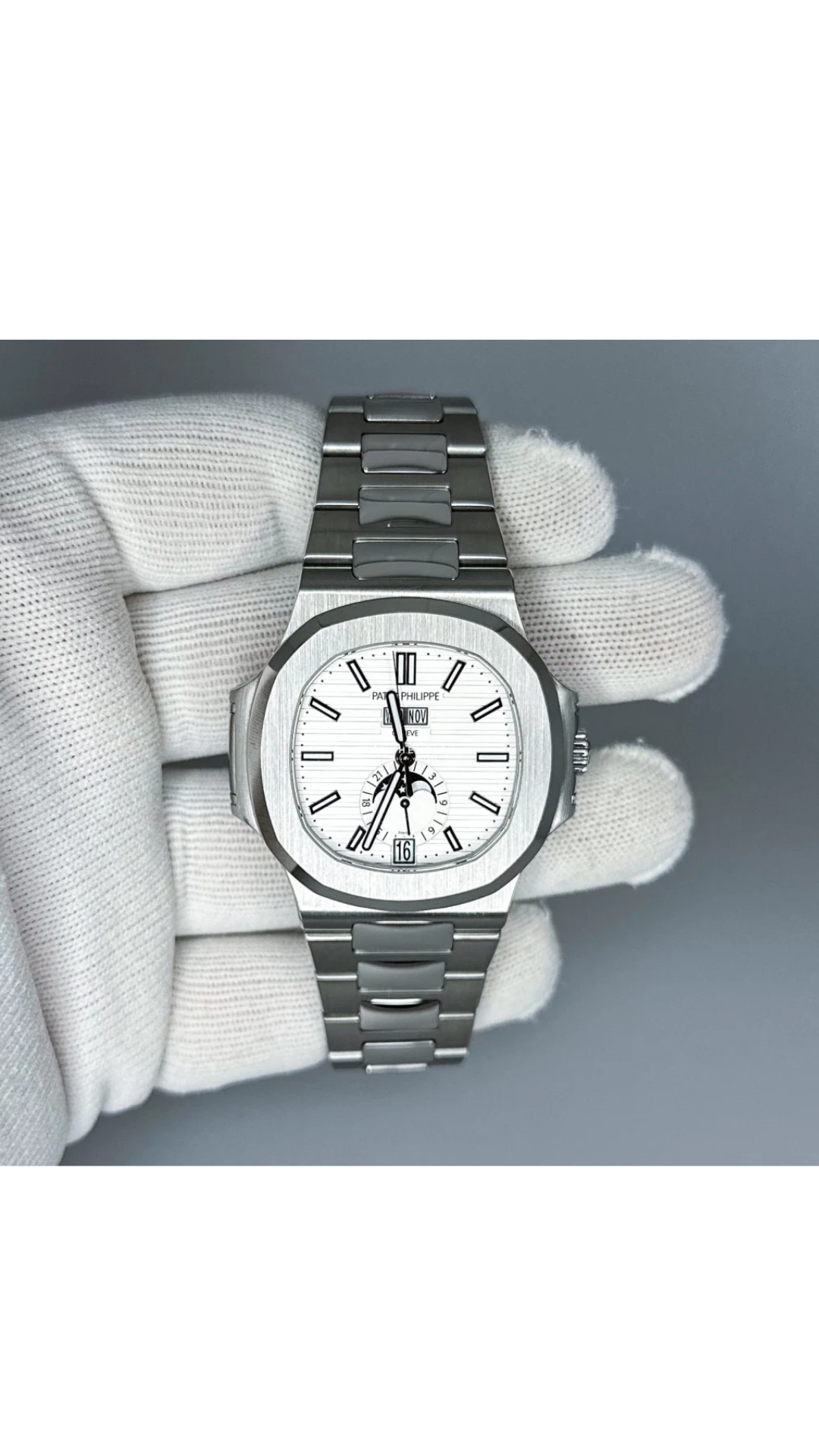 Patek Philippe Nautilus Annual Calendar Stainless Steel White Dial 5726/1A-010 - Imagen 2