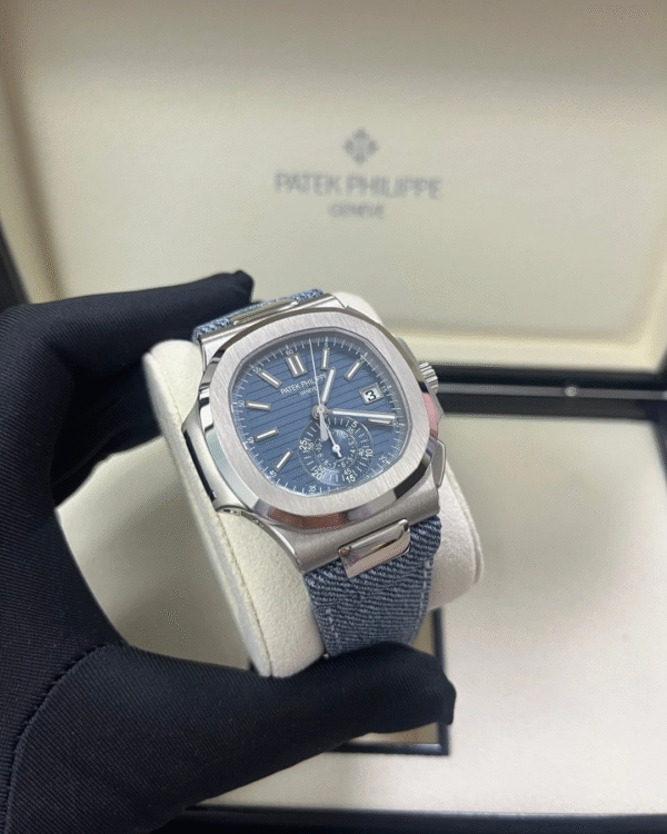 Patek Philippe Nautilus Chronograph “Denim” — Ref. 5980/60G-001 - Imagen 3