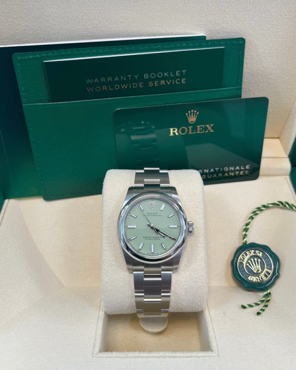 Rolex Oyster Perpetual 41 Pistachio Dial - Imagen 2